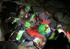 TRAVERSELLA - Gravemente ferito per una caduta in alpeggio: lungo intervento del soccorso alpino nel cuore della notte - FOTO e VIDEO