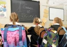 LESSOLO - «Smettetela di fare i cretini»: maestro delle elementari licenziato