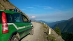 CANAVESE - Aumentano i controlli in montagna dei carabinieri forestali anche con l'elicottero