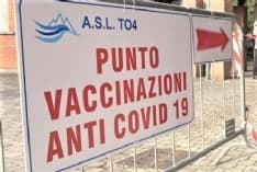 CIRIE' - «Così la vaccinazione è un incubo: lunga attesa e tanti saluti al divieto di assembramento»