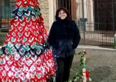 VOLPIANO - La magia del Natale negli alberi di lana all'uncinetto di Giusi Ferrero Merlino - FOTO