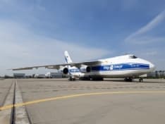 CASELLE - L'Antonov cargo, il «gigante dei cieli», in volo su Torino