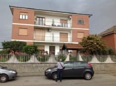 BOSCONERO - Dramma in via Trieste: 14enne precipita dal secondo piano. Grave al Cto