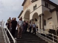 BELMONTE - I frati se ne sono andati, il Santuario è chiuso: la Messa si celebra all'aperto