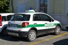 SAN FRANCESCO AL CAMPO - Giovani vandali danneggiano il tetto della scuola, denunciati