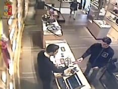 CASELLE - Arrestato giovane londinese con carte di credito clonate