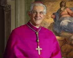 RIVAROLO CANAVESE - Il vescovo d'Ivrea sui gay: «No comment»