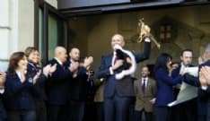 IVREA - Il Generale ha ricevuto sciabola e feluca: inizia lo Storico Carnevale 2016