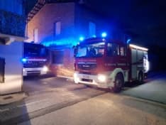 CASTELLAMONTE - Vigili del fuoco al lavoro in frazione Preparetto per un incendio camino