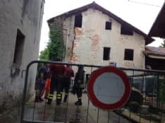 CASTELLAMONTE - La maxi crepa si allarga: paura in centro - FOTO