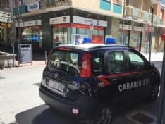 RIVAROLO CANAVESE - Prende a martellate la banca: identificato e denunciato dai carabinieri