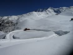 CERESOLE REALE - Mezzi al lavoro per sgomberare la neve sulla strada del Giro d'Italia - FOTO