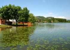 CANDIA - Niente bagno nel lago: troppi batteri. Tuffi vietati