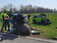 LEVONE INCIDENTE MORTALE - Scontro tra due auto sulla provinciale, terribile bilancio: un morto e un ferito