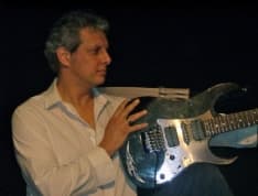 BORGARO - Albero crolla su un'auto durante il temporale: muore il tassista e chitarrista Ezio Cauda