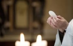 ALTO CANAVESE - Pochi parroci, la diocesi ordina il taglio delle Messe