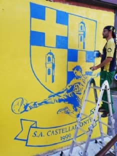 CASTELLAMONTE - Un murales di Corrado Bianchetti colora il centro sportivo - FOTO e VIDEO