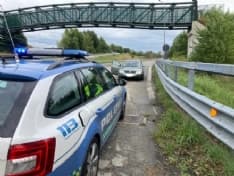 AUTOSTRADA A5 - Auto in contromano fermata dalla polizia stradale