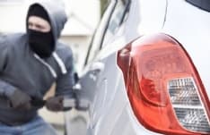 BALDISSERO CANAVESE - I genitori vanno a prendere i bimbi all'asilo e i ladri svaligiano le auto