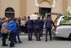 LORANZE' - Una folla immensa per l'addio ad Erika, la ragazza di appena 18 anni che ha perso la vita domenica - FOTO