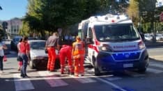 CUORGNE' - Vespa travolta all'incrocio: una donna in ospedale