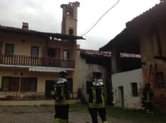 VALPERGA - Crolla il campanile: da nove mesi un'intera famiglia è senza casa