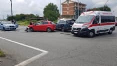 CALUSO - Ennesimo incidente all'incrocio alle porte del paese: tre auto coinvolte