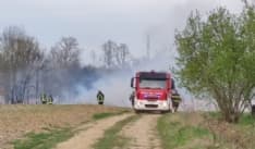 BOSCONERO - Incendio in una rimessa: a fuoco pneumatici e carcasse di auto - FOTO