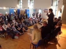 AGLIE' - 800 persone in coda per cercare un posto di lavoro