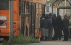 BORGARO - Pullman bloccato in «ostaggio» dei rom per mezz'ora