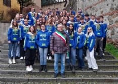 CASTELLAMONTE - Dopo le lamentele per lo striscione sul campanile, il sindaco incontra i coscritti - FOTO