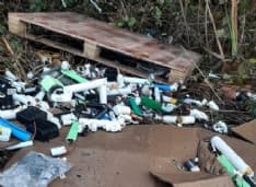 BOLLENGO - Pile e materiale elettrico abbandonati nei boschi