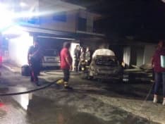 CUORGNÈ - Incendio distrugge auto in garage - FOTO e VIDEO