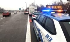 PAVONE CANAVESE - Incidente in autostrada: mamma e figlia ferite nello scontro con un camper - FOTO