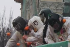 CARNEVALE DI IVREA - 106 feriti nella seconda giornata della battaglia. 20 mila i presenti