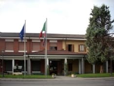 SAN GIUSTO CANAVESE - Appello del Comune: «Tutti dovrebbero vaccinarsi, a meno di credere a bizzarre superstizioni o idee di complotti»