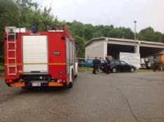 CASTELLAMONTE - «Dalla discarica esce schiuma»: nottata di lavoro per vigili del fuoco e Arpa