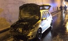 AUTOSTRADA TORINO-AOSTA - Paura in galleria: auto prende fuoco, famiglia salva per miracolo