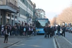 CANAVESE - Bus pieni, studenti a piedi. La Regione: «Colpa di Gtt se le corse non vengono effettuate»