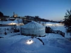 BROSSO - La «Yurta» della Valchiusella distrutta dal vento. La proprietaria: «Questa avventura è finita»