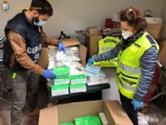 CORONAVIRUS - Maxi frode sulle mascherine in arrivo dalla Cina: indagine della procura di Ivrea - FOTO e VIDEO