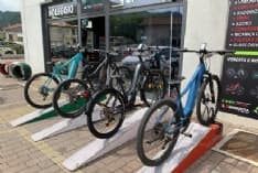 CUORGNE' - Scoprire il Canavese in bicicletta con le e-bike: ora si può grazie a «Il Gommista» di Igor Perardi - FOTO