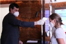 SCUOLA AL VIA - Cirio: «Ogni giorno i genitori scriveranno la temperatura dei figli sul diario di scuola»