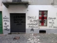 IVREA - Scritte contro i «fascisti infami» sulla sede del Rebel Firm