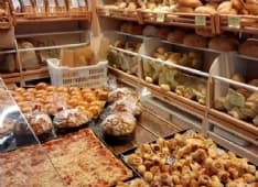 VALPERGA - Bollette alle stelle, la storica panetteria pasticceria: «Per ora niente aumenti dei prezzi, ma rischiamo di non farcela più»