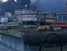 PONT - Nuova scuola: «Solo un investimento enorme ed inutile»