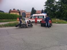 AGLIÈ - Ennesimo incidente stradale all'ingresso del paese: motociclista ferito - FOTO