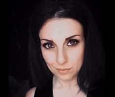 IVREA - Amore ed eros: in libreria «Verde Smeraldo», il primo romanzo di Simona Brancati