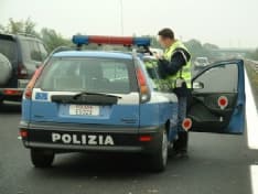 FOGLIZZO - Ubriaco al volante: fermato dalla polizia, sviene