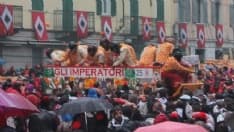 CARNEVALE DI IVREA - VINCONO LE PICCHE, SECONDI I DIAVOLI, TERZI I TUCHINI